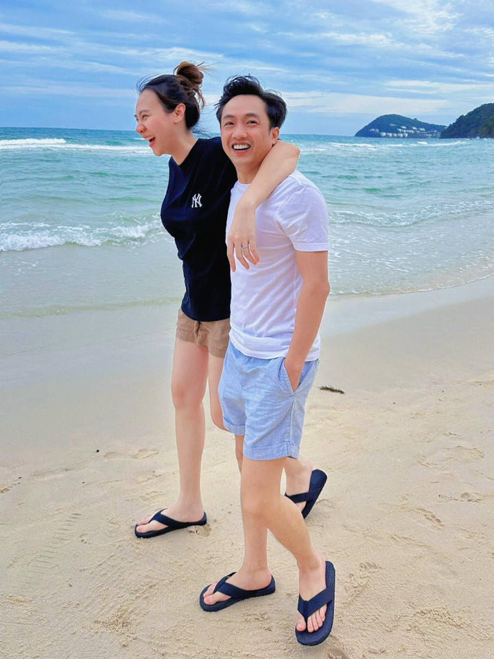 Sao Việt 6/1: Tự Long, Xuân Bắc hoá ông bà già trong chương trình hài Tết - 2