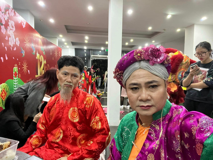 Sao Việt 6/1: Tự Long, Xuân Bắc hoá ông bà già trong chương trình hài Tết - 1