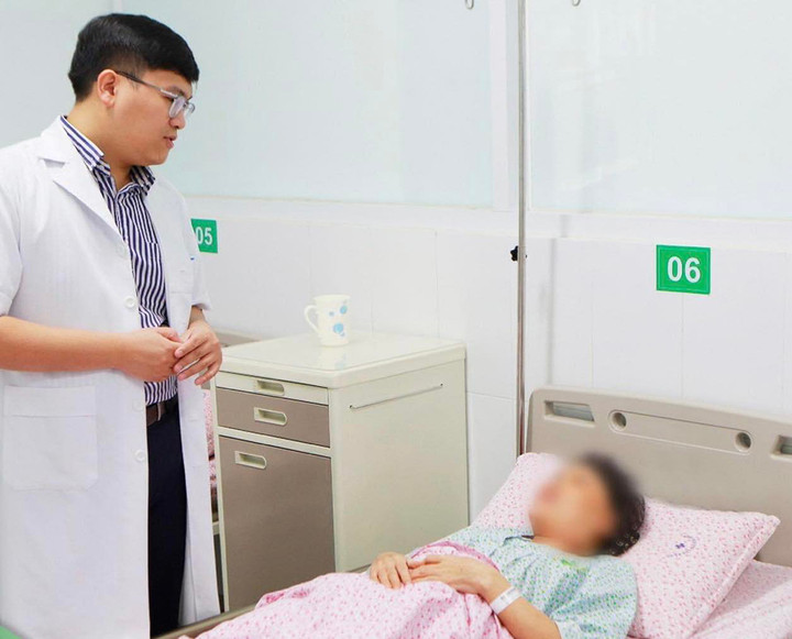 Tưởng rối loạn tiêu hóa, đi khám phát hiện u ác tính hiếm gặp - 1