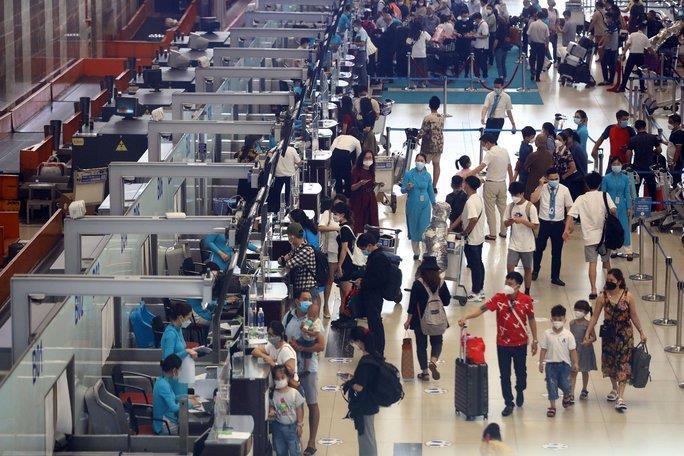 Nhiều đường bay Tết đến và đi từ TP.HCM hết sạch vé - 1