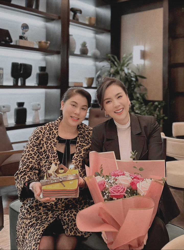 Sao Việt 8/1: Bảo Thy lần đầu khoe rõ mặt con trai - 5