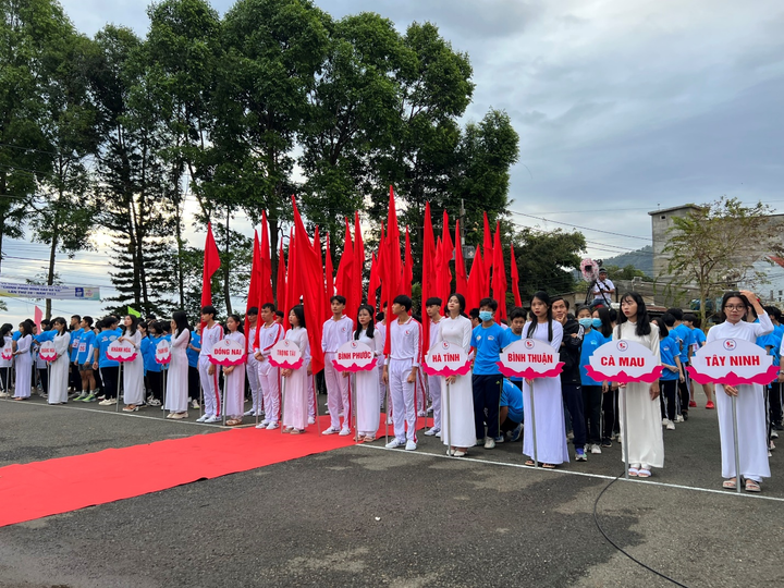 Hàng nghìn VĐV tranh tài tại giải Vô địch quốc gia Việt dã leo núi - 1