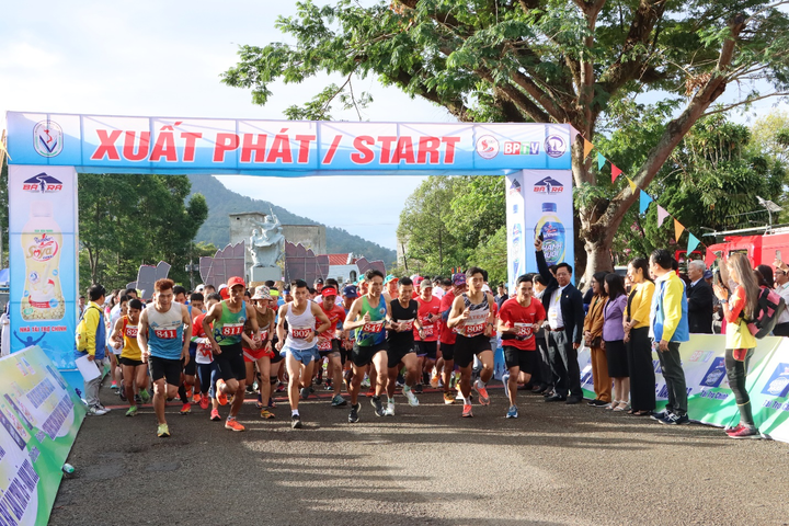 Hàng nghìn VĐV tranh tài tại giải Vô địch quốc gia Việt dã leo núi - 3