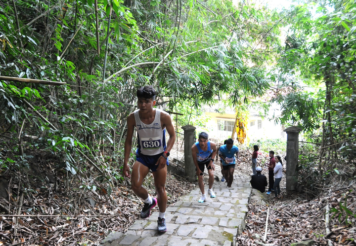 Hàng nghìn VĐV tranh tài tại giải Vô địch quốc gia Việt dã leo núi - 5