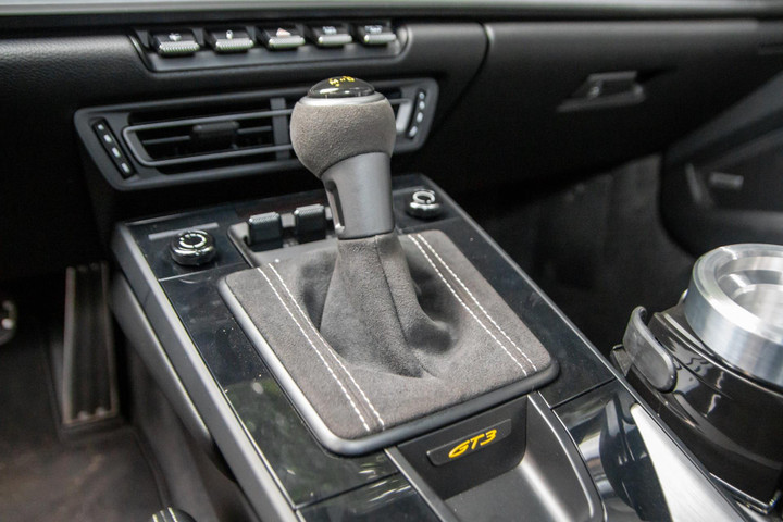 Ông Đặng Lê Nguyên Vũ cầm lái Porsche 911 GT3 hàng hiếm tại TP.HCM - 6