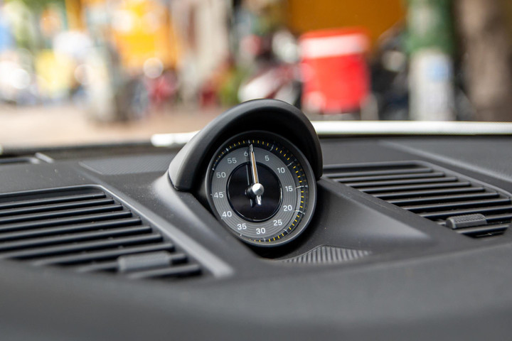 Ông Đặng Lê Nguyên Vũ cầm lái Porsche 911 GT3 hàng hiếm tại TP.HCM - 7