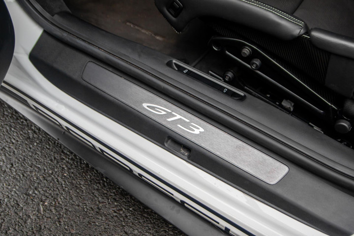 Ông Đặng Lê Nguyên Vũ cầm lái Porsche 911 GT3 hàng hiếm tại TP.HCM - 9