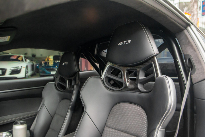 Ông Đặng Lê Nguyên Vũ cầm lái Porsche 911 GT3 hàng hiếm tại TP.HCM - 8