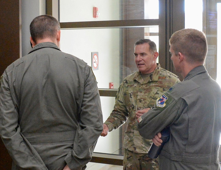 Tướng Mỹ bị sa thải vì 'lợi dụng việc quân cho mục đích cá nhân' - 1