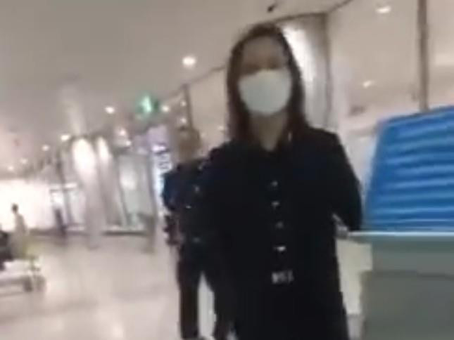 Cán bộ bị tố 'vòi tiền' hành khách: Hải quan sân bay Tân Sơn Nhất lên tiếng - 1