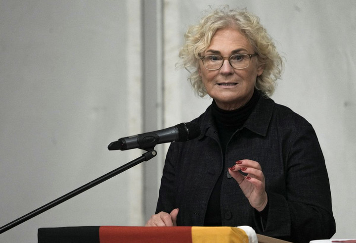 Người Đức muốn Bộ trưởng Quốc phòng từ chức - 1