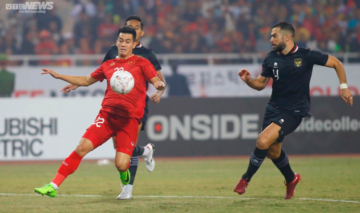 Trực tiếp bóng đá Việt Nam 2-0 Indonesia: Tiến Linh lập cú đúp - 13