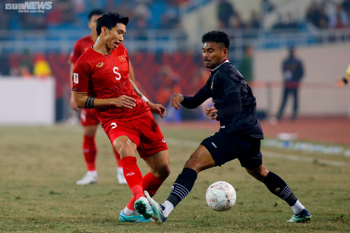 Cầu thủ Indonesia ăn vạ thô thiển, cố ý bẫy Văn Hậu nhận thẻ đỏ - 2