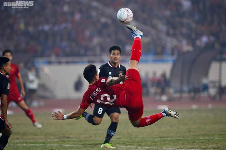 Trực tiếp bóng đá Việt Nam 2-0 Indonesia: Tiến Linh lập cú đúp - 2