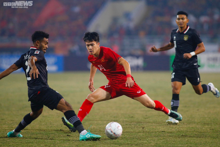 Trực tiếp bóng đá Việt Nam 2-0 Indonesia: Tiến Linh lập cú đúp - 9