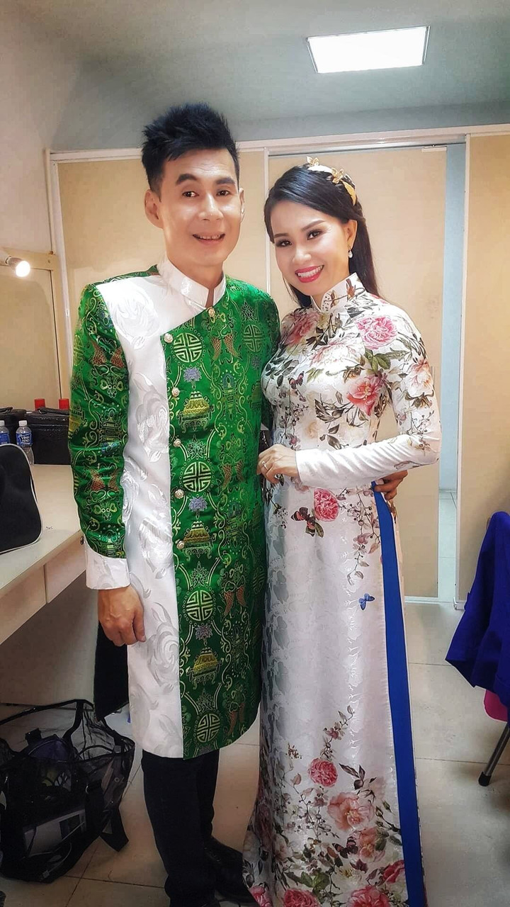 Sao Việt 11/1: Mỹ Tâm đẹp giản dị khi tới thăm viện dưỡng lão nghệ sĩ - 5