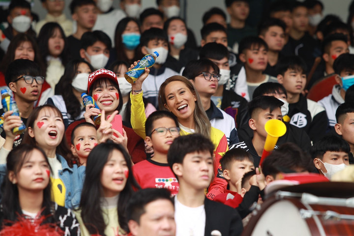 THPT Phan Huy Chú đăng quang giải bóng đá học sinh THPT Hà Nội 2022 - 6