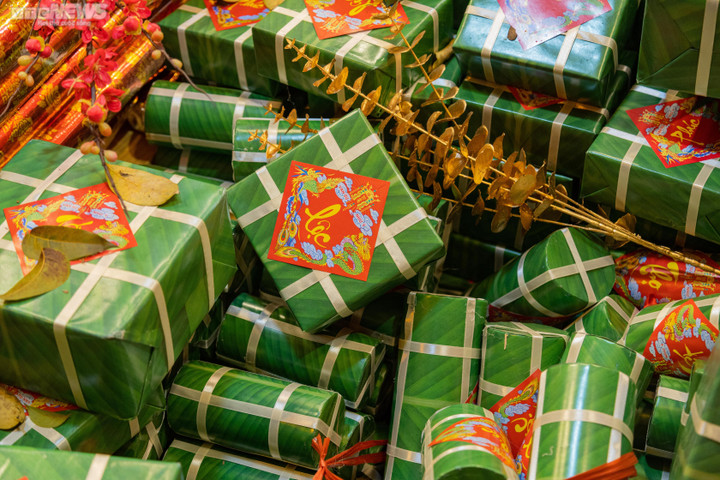 Người Hà Nội sắm Tết khuya, phố Hàng Mã nhộn nhịp, rực rỡ đến đêm - 8