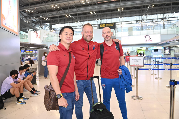 HLV Polking không lo ngại mặt sân Mỹ Đình trước khi sang Việt Nam - 4