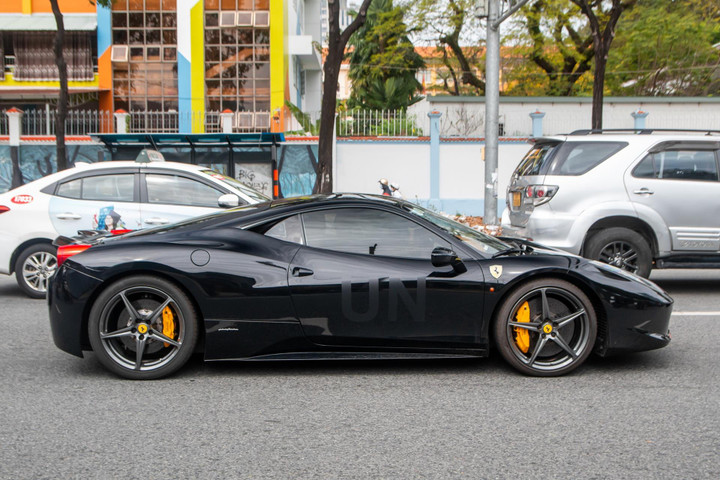 Ferrari 458 Italia hàng hiếm được làm mới ngoại thất tại TP.HCM - 4