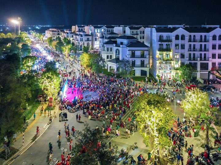 Phố đêm Grand Park thu hút trăm nghìn du khách có gì 'hot'? - 3