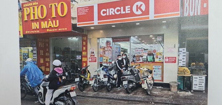 Bắt giam kẻ cầm dao đi cướp tài sản tại 4 cửa hàng tiện lợi trong một đêm - 3