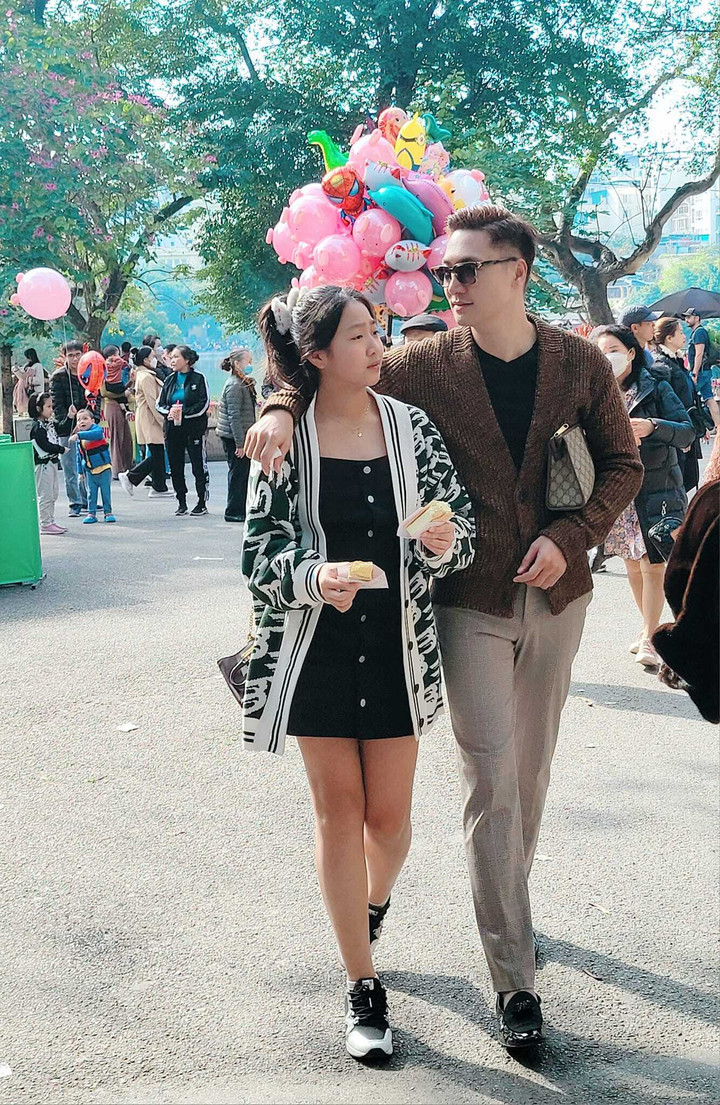 Sao Việt 13/1: Lệ Quyên diện áo xuyên thấu, Thiện Nhân tình tứ bên người yêu - 4