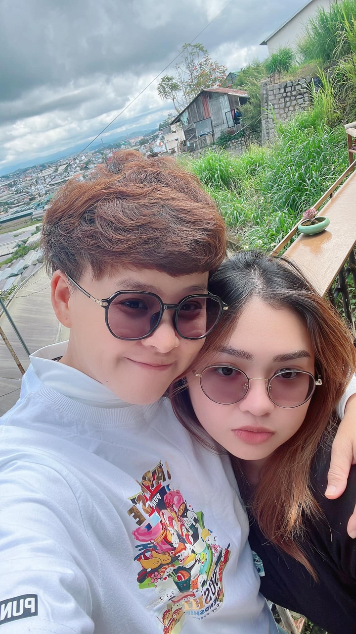 Sao Việt 13/1: Lệ Quyên diện áo xuyên thấu, Thiện Nhân tình tứ bên người yêu - 1