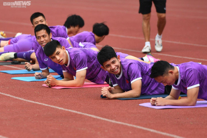 HLV Park Hang Seo trầm tư trước chung kết lượt đi AFF Cup 2022 - 1