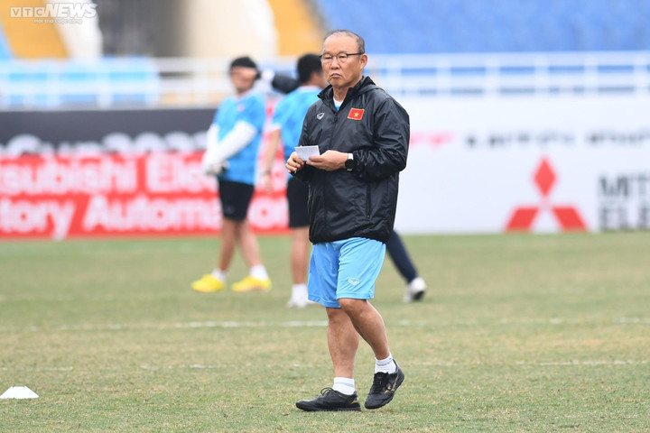 HLV Park Hang Seo trầm tư trước chung kết lượt đi AFF Cup 2022 - 3