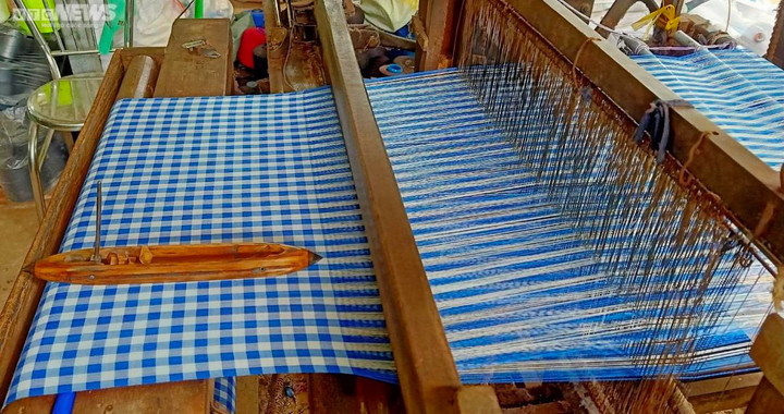 Ảnh: Làng nghề dệt khăn rằn trăm tuổi ở miền Tây - 2