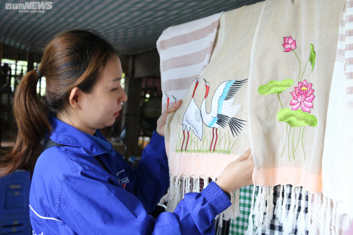 Ảnh: Làng nghề dệt khăn rằn trăm tuổi ở miền Tây - 7