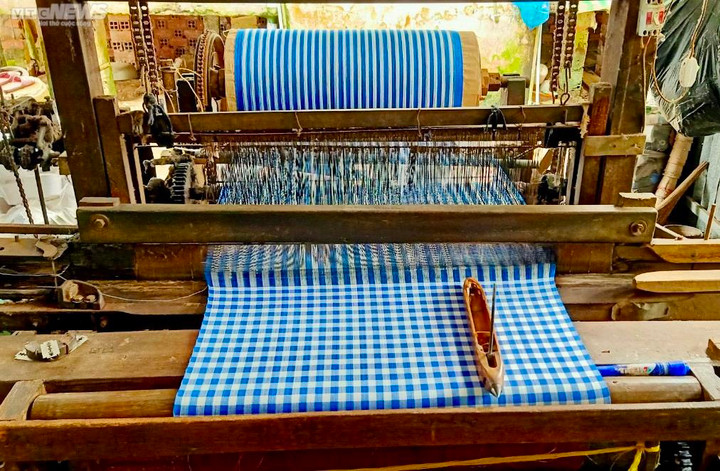 Ảnh: Làng nghề dệt khăn rằn trăm tuổi ở miền Tây - 9