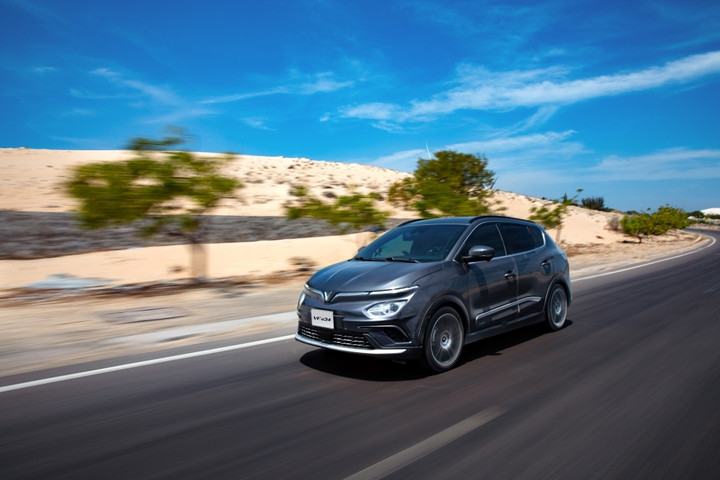 Bộ đôi xe điện VinFast lần đầu cùng vào Top 10 xe bán chạy nhất thị trường - 2