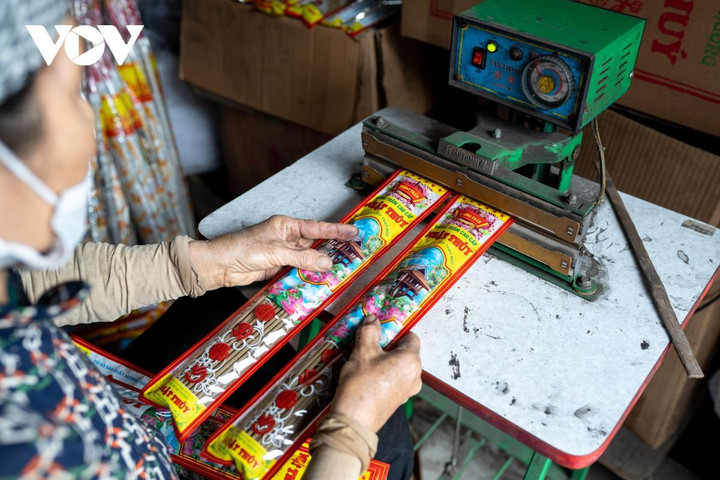 Cảnh tất bật ở làng làm hương khổng lồ Hải Dương ngày cận Tết - 13