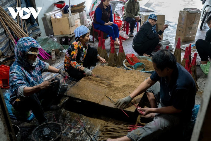 Cảnh tất bật ở làng làm hương khổng lồ Hải Dương ngày cận Tết - 14