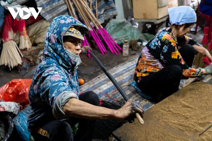 Cảnh tất bật ở làng làm hương khổng lồ Hải Dương ngày cận Tết - 5