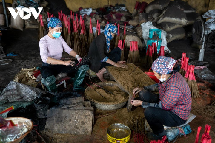 Cảnh tất bật ở làng làm hương khổng lồ Hải Dương ngày cận Tết - 6