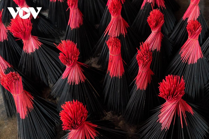 Cảnh tất bật ở làng làm hương khổng lồ Hải Dương ngày cận Tết - 9