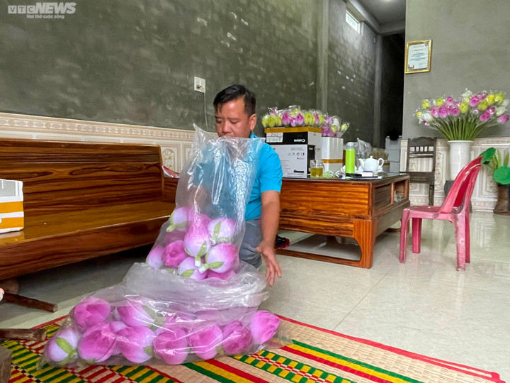 Rực rỡ sắc màu Tết tại làng nghề hoa giấy hơn 300 tuổi ở cố đô Huế - 2