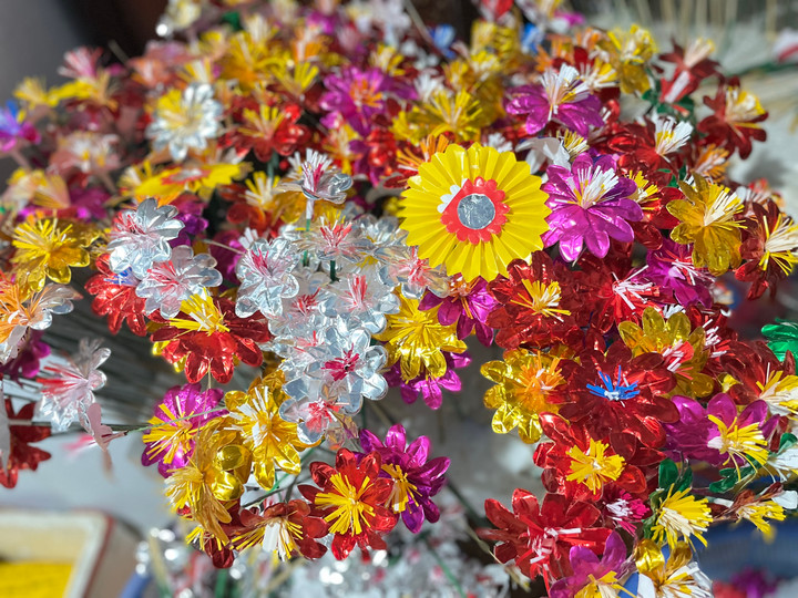 Rực rỡ sắc màu Tết tại làng nghề hoa giấy hơn 300 tuổi ở cố đô Huế - 5