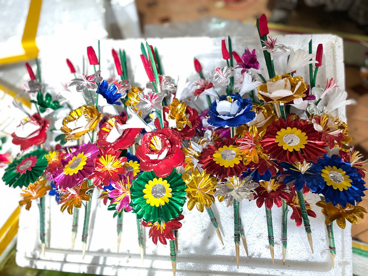 Rực rỡ sắc màu Tết tại làng nghề hoa giấy hơn 300 tuổi ở cố đô Huế - 6