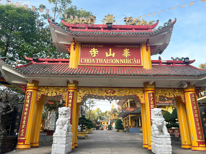 Bí ẩn những dấu chân khổng lồ trên núi Cậu ở Bình Dương - 2