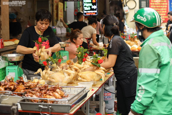 Thị trường đồ cúng ông Công, ông Táo sôi động, giá vừa túi tiền - 4