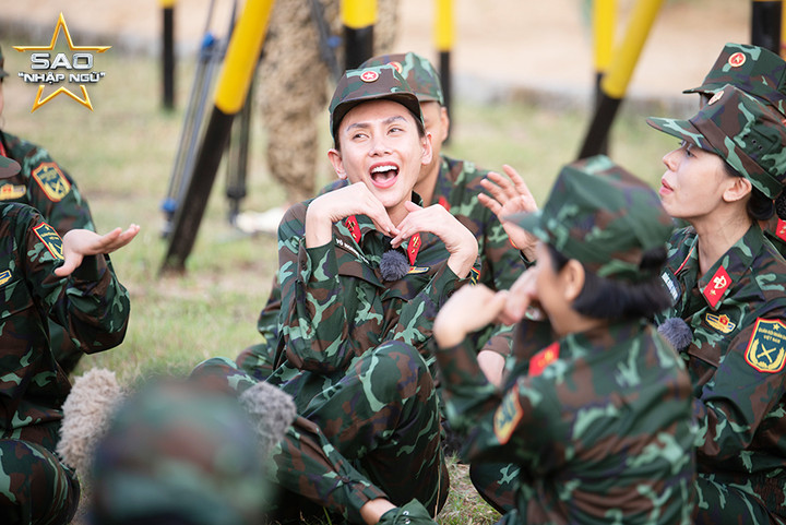 Sao nhập ngũ: Nhã Phương ngã sóng soài vẫn gọi tên ông xã Trường Giang - 3