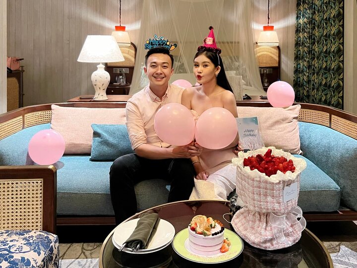 Sao Việt 16/1: Tuấn Hưng tự tay gội đầu cho vợ - 3