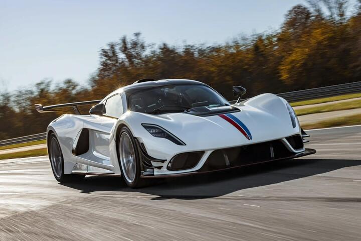 Hennessey Venom F5 Revolution có giá hơn 2,7 triệu USD - 10