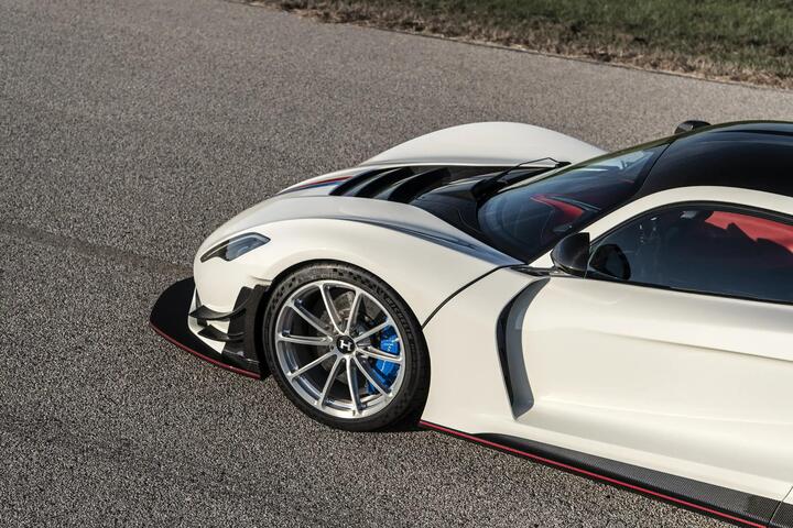 Hennessey Venom F5 Revolution có giá hơn 2,7 triệu USD - 4
