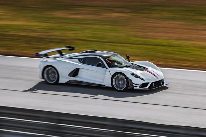 Hennessey Venom F5 Revolution có giá hơn 2,7 triệu USD - 13