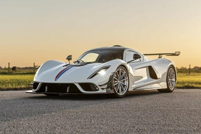 Hennessey Venom F5 Revolution có giá hơn 2,7 triệu USD - 1